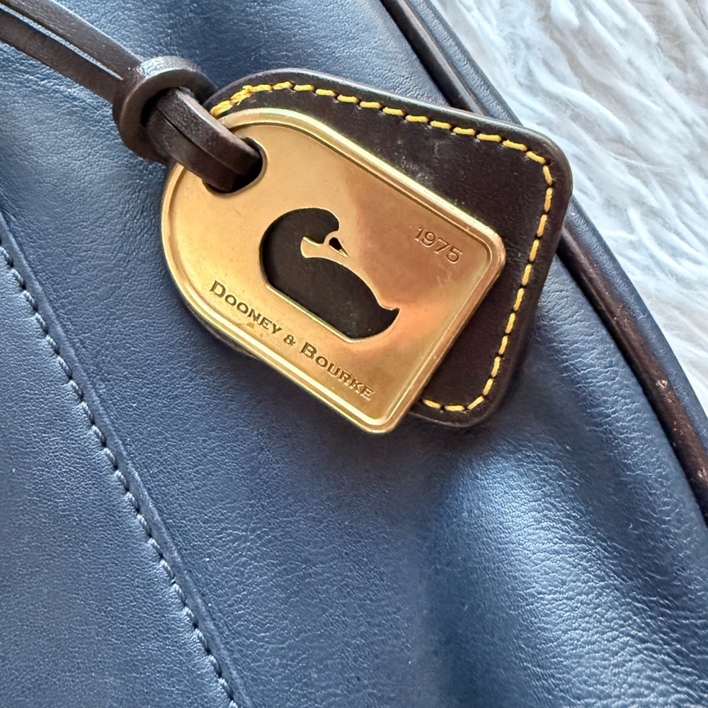 Vintage Navy Blue Dooney & Bourke Florentine Leather Teardrop Bag - Picture 3 of 10